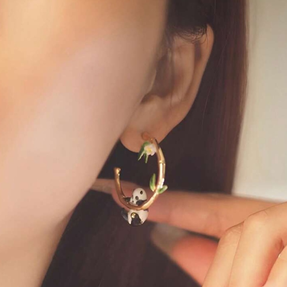 Elegant Panda Hoop Earrings M516 - Picture 2 of 4